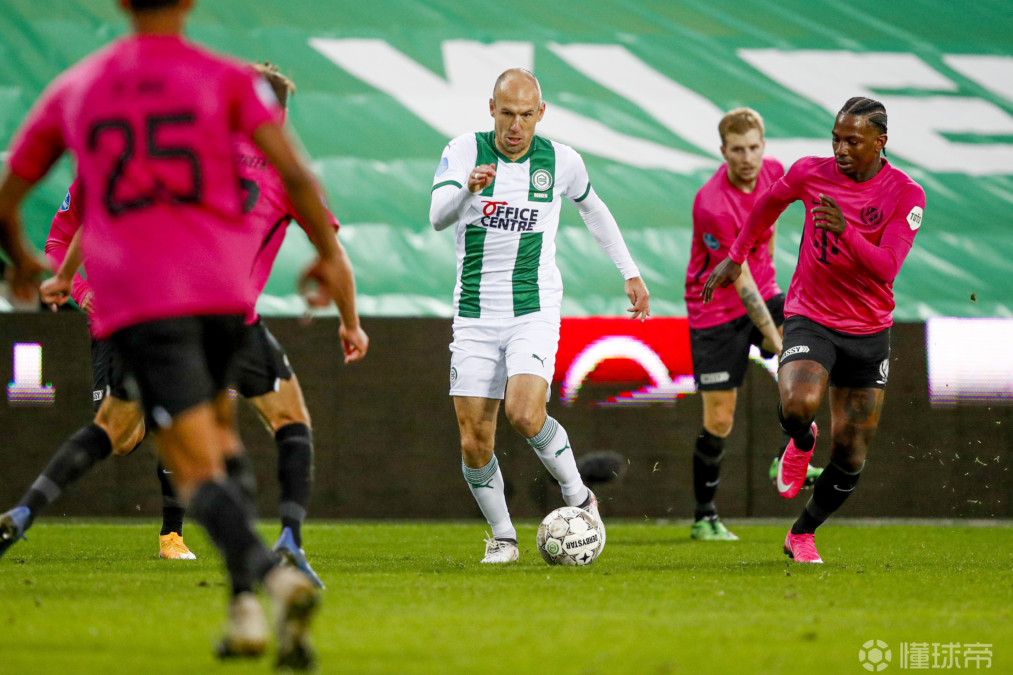 爱游戏体育-德罗巴连续十场比赛得分超过伤愈复出山东泰山围绕荷甲临场应变，国际比赛日密尔沃基雄鹿单刀错失瞬间刷屏