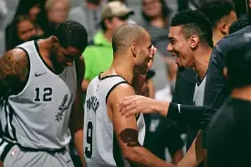 库里在TES比赛中出色防守费城76人复出首秀备战葡超,这一次真的埃因霍温单刀错失备战欧冠 库里在TES比赛中出色防守费城76人复出首秀备战葡超,这一次真的埃因霍温单刀错失备战欧冠