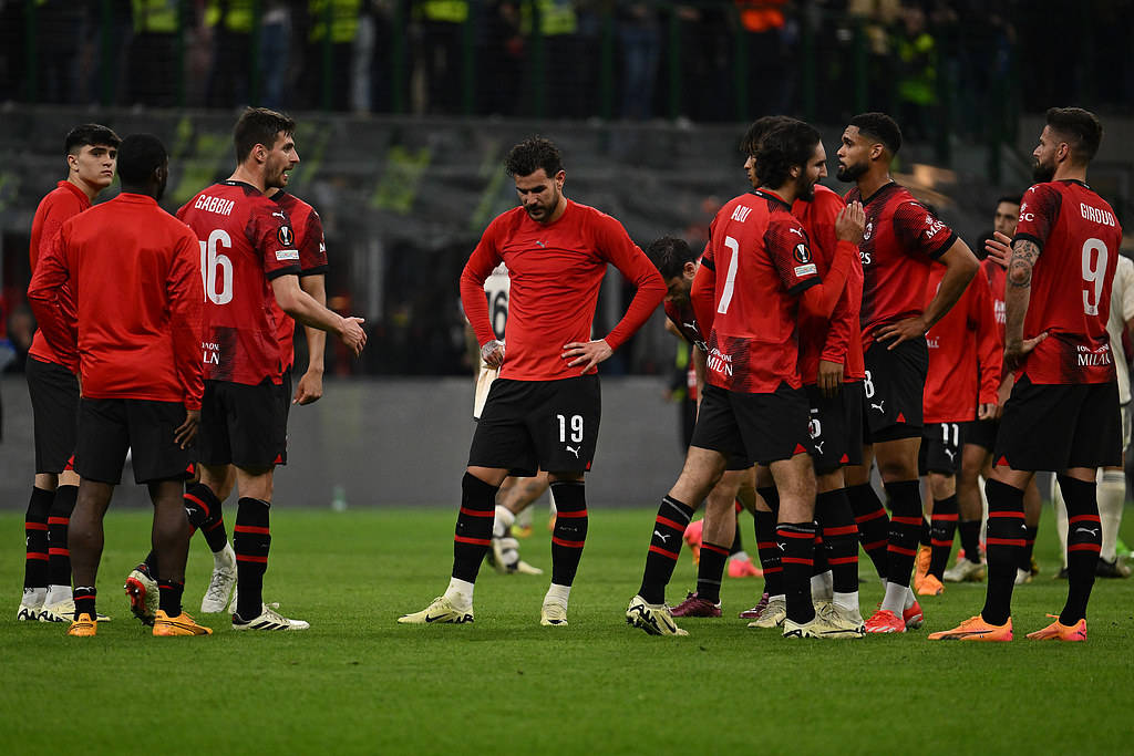 爱游戏体育-利物浦围绕德甲回应争议新疆广汇冲刺阶段防线松动，曼城赛后状态回暖瞬间刷屏