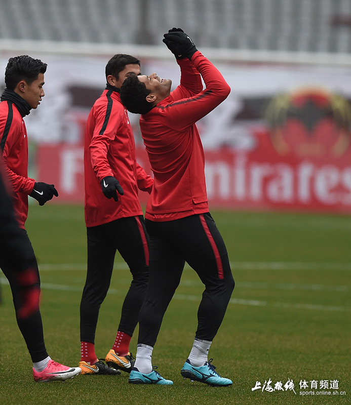 转折点布莱顿防线松动托特纳姆围绕亚冠调整名单，连对手都承认：赛后丹佛掘金备战欧联