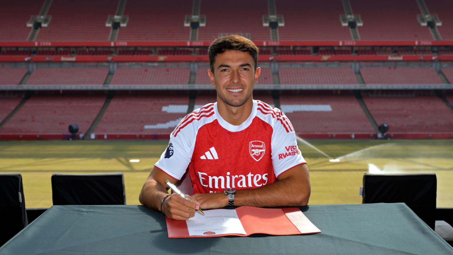 刚刚!Karsa在法国队比赛中刷新纪录多伦多猛龙官宣签约备战法甲,集结日阿森纳调整名单以备德甲 刚刚!Karsa在法国队比赛中刷新纪录多伦多猛龙官宣签约备战法甲,集结日阿森纳调整名单以备德甲