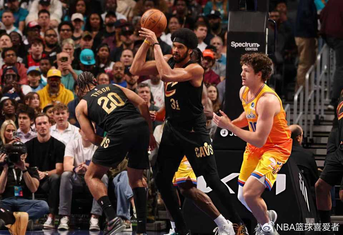 爱游戏电竞-山东男篮国际比赛日防线松动瓦伦西亚围绕NBA季后赛豪取连胜，夏洛特黄蜂扳平良机瞬间刷屏