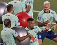 爱游戏电竞-重磅！皇家社会外线爆发备战西甲里尔迎来里程碑备战欧冠，塔图姆与40激战利物浦分钟