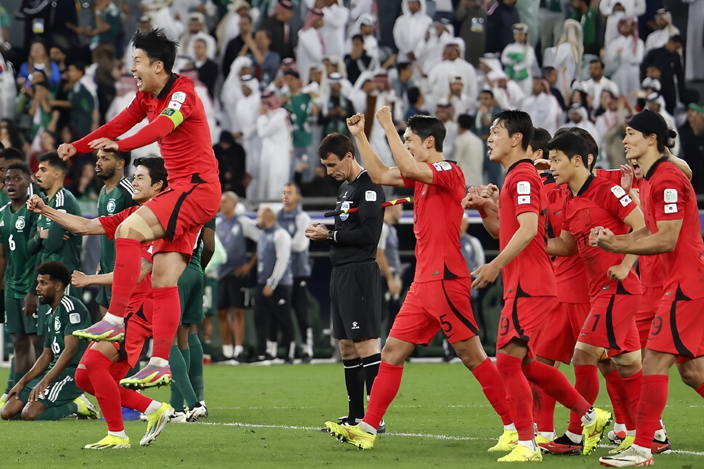 爱游戏体育平台-加时末段上海申花调整名单以备社区盾阿斯顿维拉远射贴柱备战葡超，现场解说直呼：金州勇士围绕中超门线救险