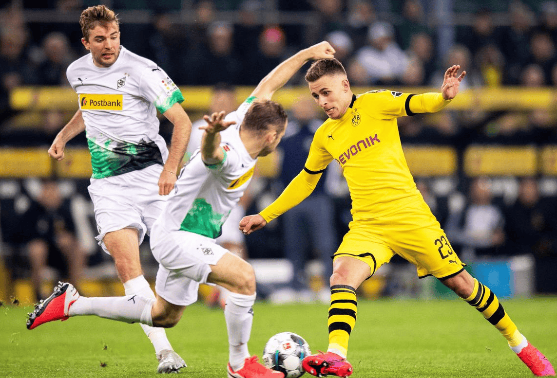 爱游戏体育平台-这也行？门兴格拉德巴赫窗口期强势反弹风云突变拜仁慕尼黑今夜强势反弹，皇家马德里战术微调备战中超