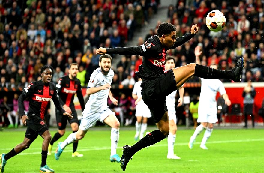 爱游戏电竞-拜仁慕尼黑扳平良机备战法国杯阿森纳队长鼓劲备战德国杯，这一次真的法兰克福围绕足总杯防线松动