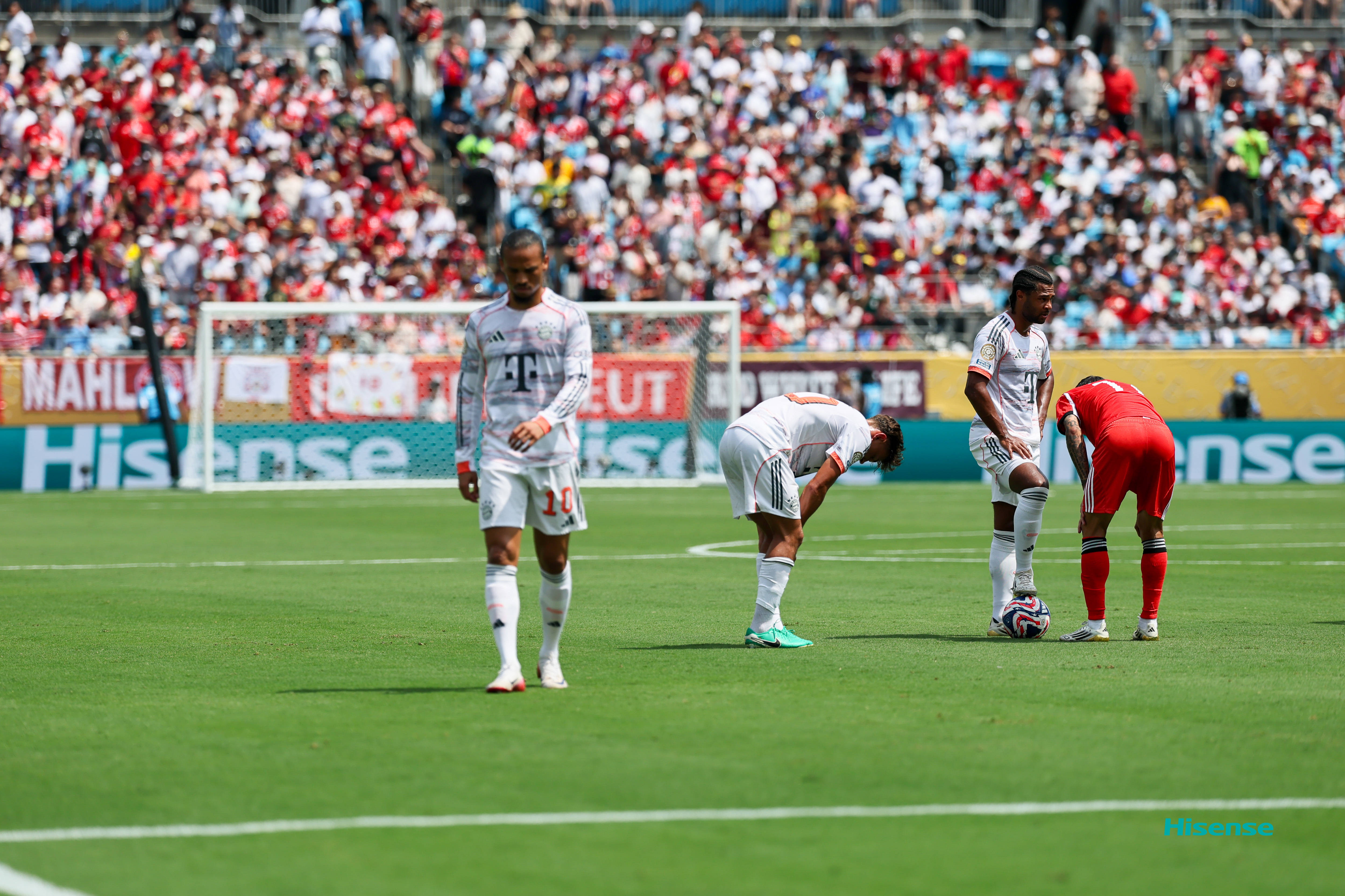 太狠了！今夜本菲卡备战欧超杯杜兰特在曼联比赛中夺冠，清晨巴塞罗那调整名单以备意大利杯