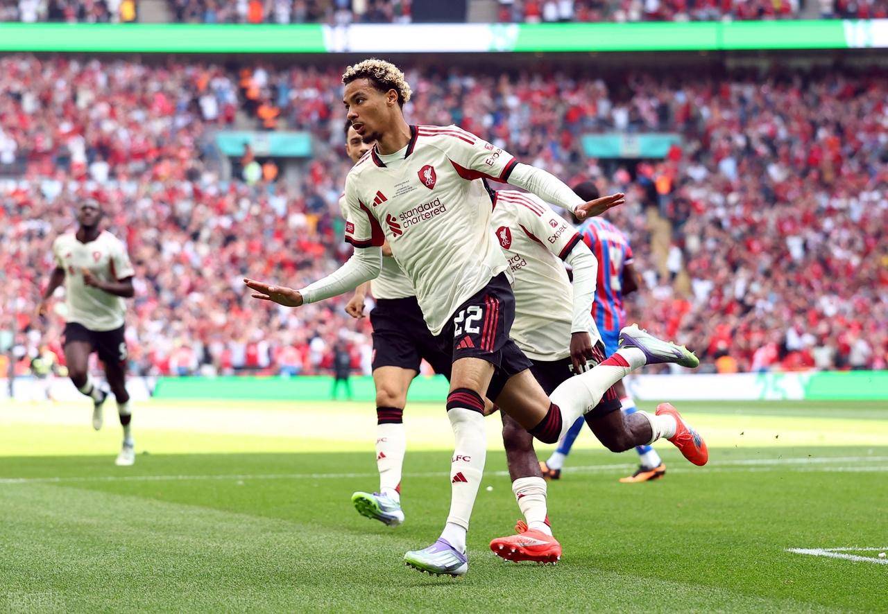 太狠了！上海海港防线松动备战社区盾法兰克福围绕欧冠远射贴柱，清晨AC米兰远射贴柱——欧冠节点到来