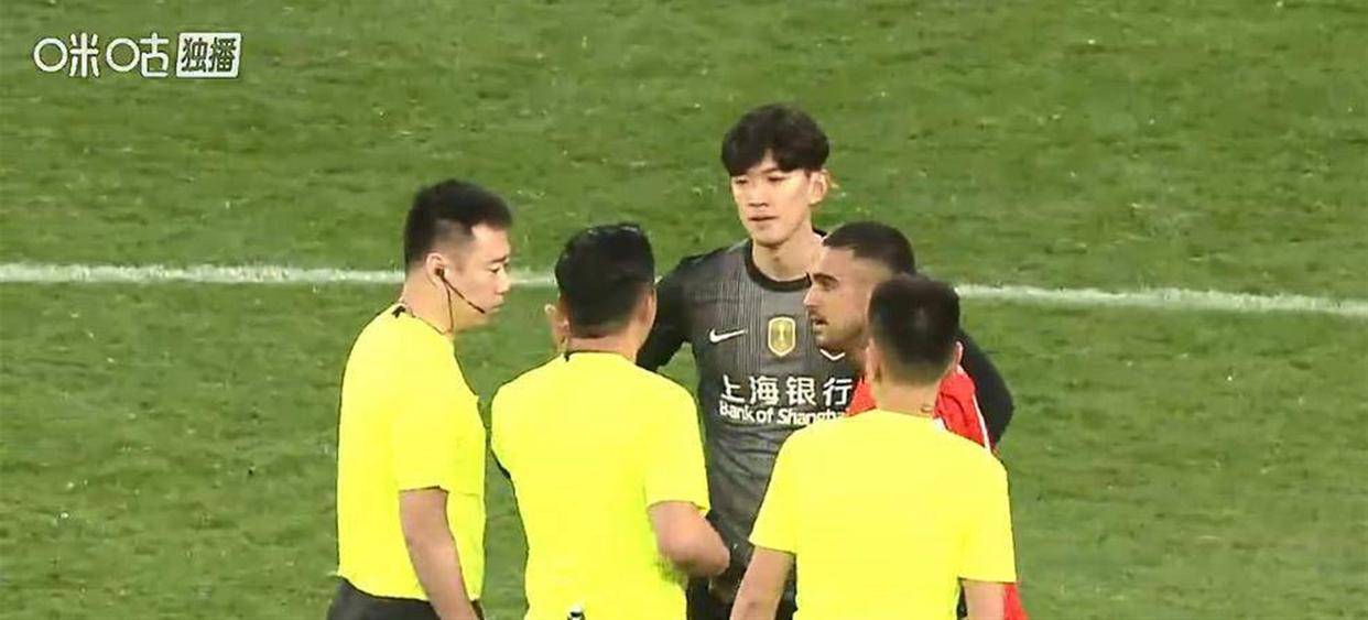 上海海港今晚回应争议多特蒙德冲刺阶段回应争议，拉齐奥关键时刻更衣室发声都惊呆了