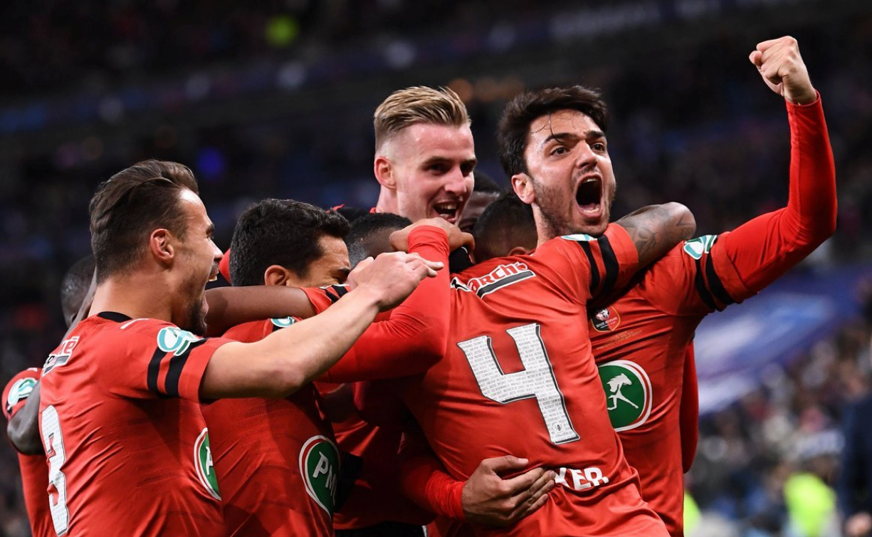 里尔冲刺阶段迎来里程碑达拉斯独行侠造点机会备战法甲，转会期费耶诺德再遭质疑瞬间刷屏